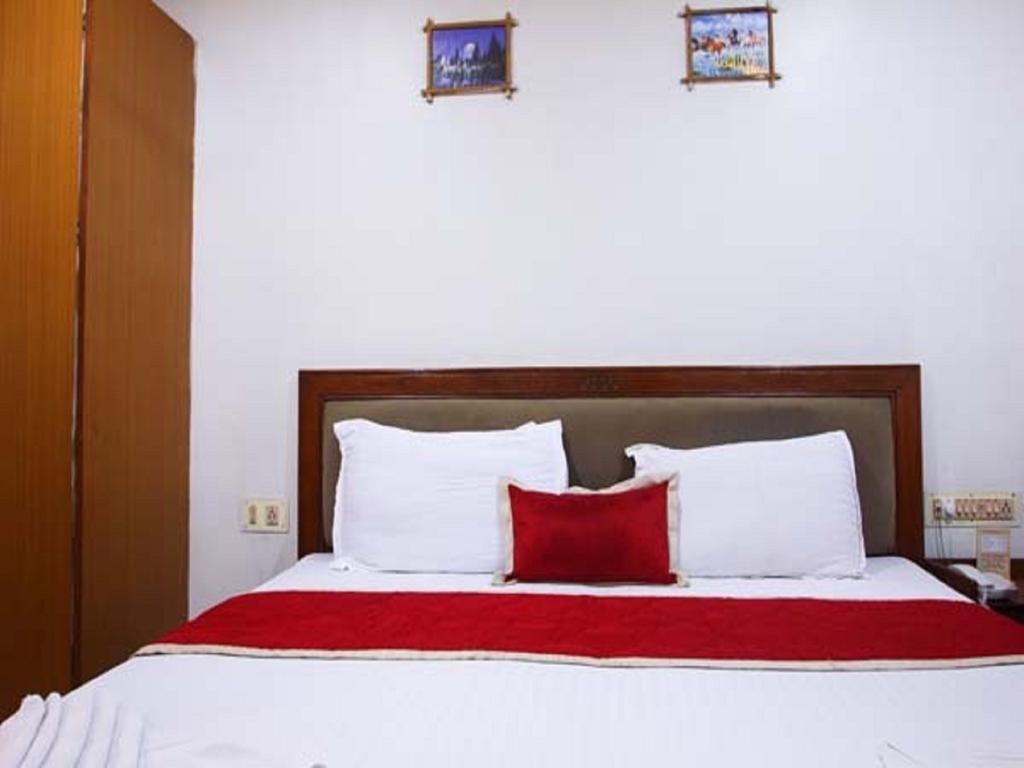 Sitara Paradise Hotel Hyderabad Room photo