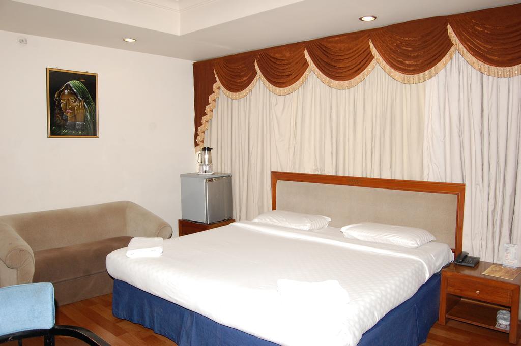 Sitara Paradise Hotel Hyderabad Room photo